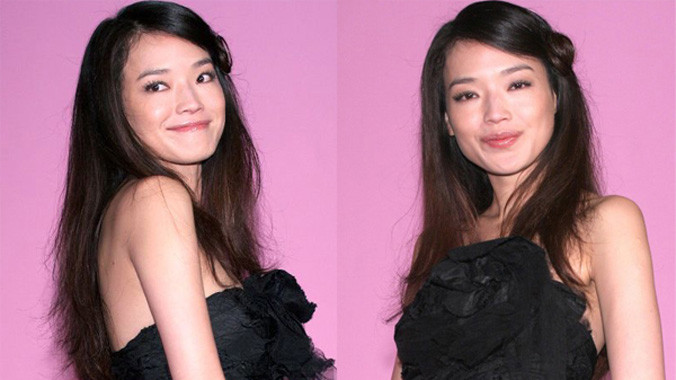 Thư Kỳ thường chú ý làm điệu cho mái tóc mỗi khi tham gia sự kiện.