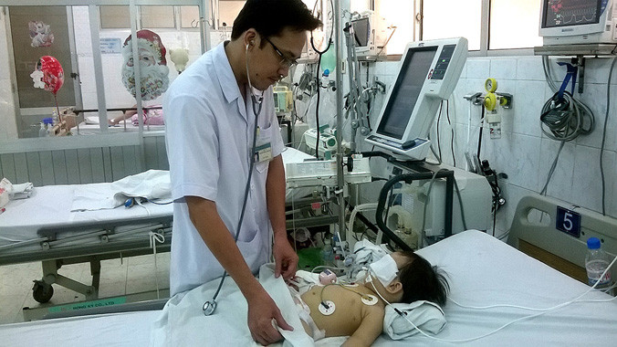 Cháu bé Nguyệt C. bị sặc thạch rau câu sau 13 ngày điều trị, nhập viện trước đó.