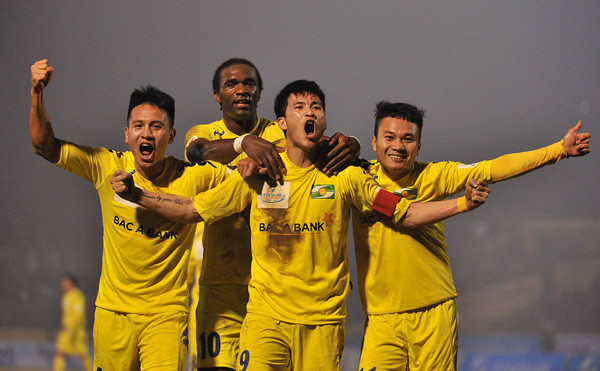 Công Vinh đã có bàn thắng thứ 100 tại V-League. ảnh: VSI