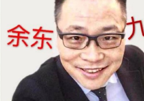 Bác sĩ Dư Đông. Ảnh: Weibo.