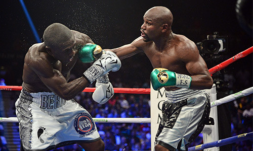 Mayweather vẫn là "Độc cô cầu bại". Ảnh: Reuters.