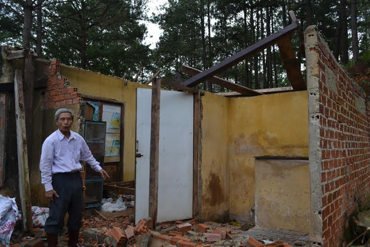 Căn nhà bị đập phá tan tành