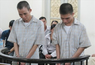 Bị cáo Vũ Ngọc Quang (trái) và Đoàn Trọng Hào