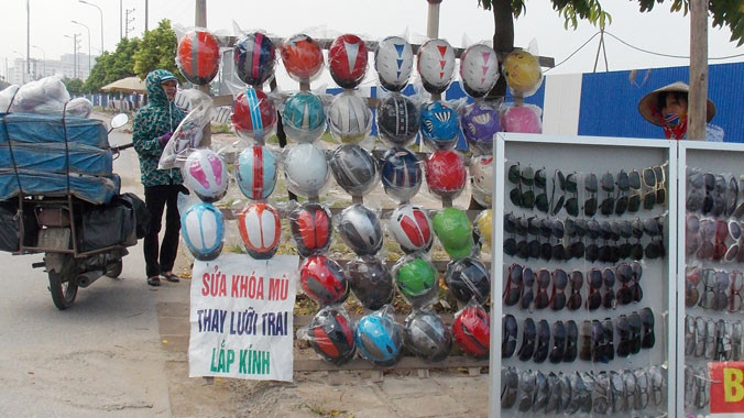 MBH không rõ nguồn gốc bày bán nhan nhản trên đường vành đai 3 những ngày qua. Ảnh: T.Đảng 