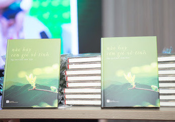 Món quà nhỏ đầy ý nghĩa của 2 nhà thơ tặng người thầy đã mất