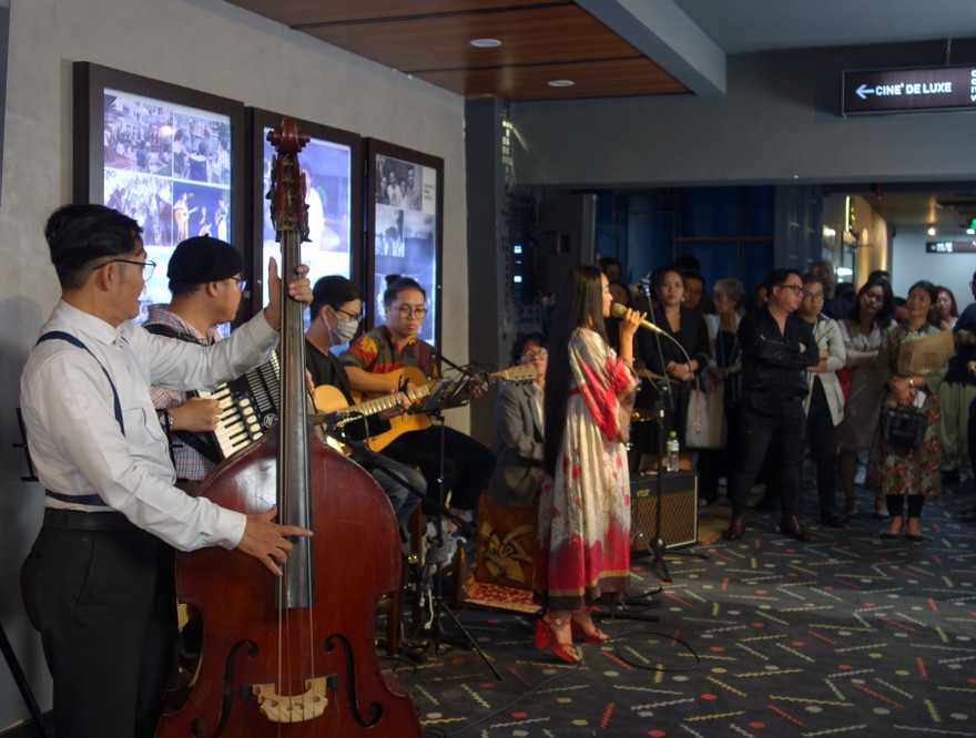 Hàng trăm khán giả 'cháy' với âm nhạc và bộ phim về nhạc sỹ Trần Tiến 