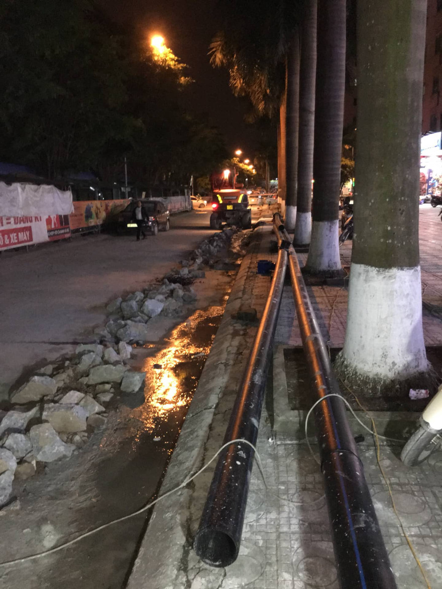 Hiện trường sửa chữa, đào đường vào KĐT Đại Thanh