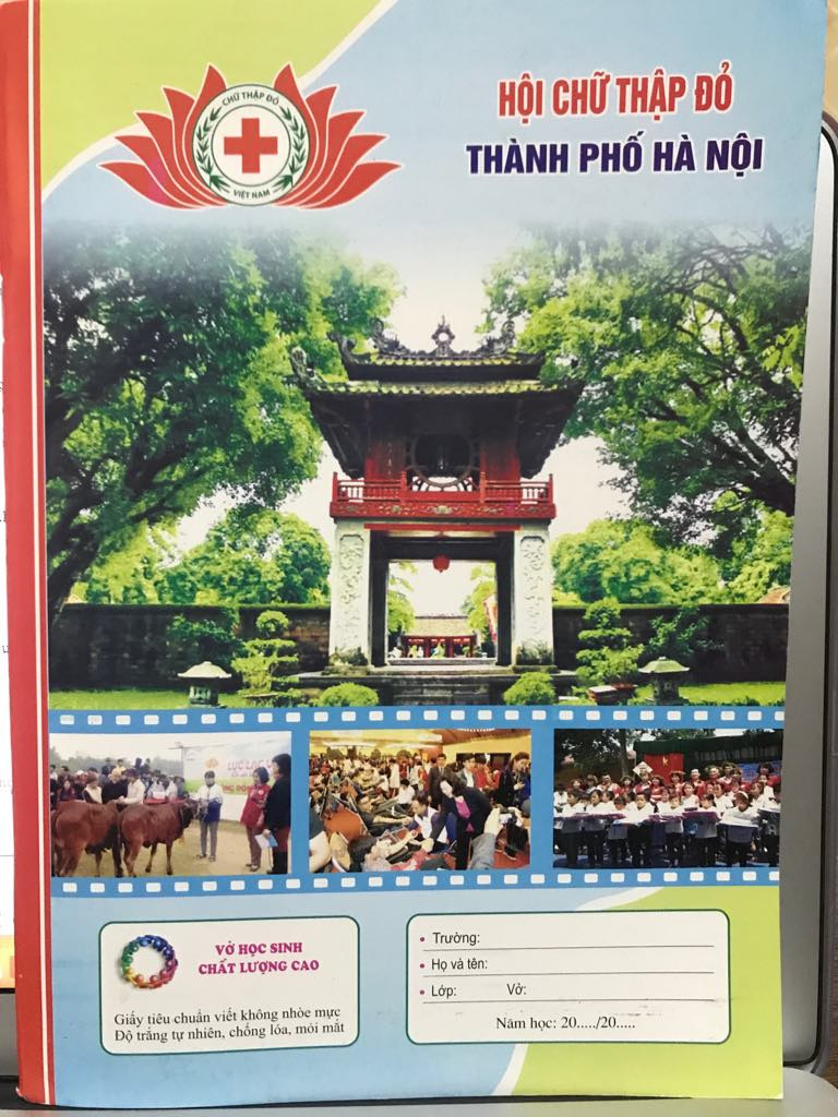 Chủ tịch Hà Nội yêu cầu làm rõ bất thường vụ vận động mua vở nhân đạo