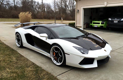 Đại gia Việt tại Mỹ độ siêu xe Aventador đón Tết