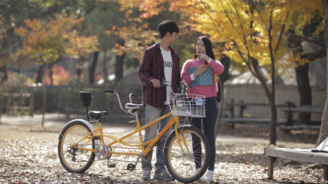 Bối cảnh Hàn Quốc mùa thu thơ mộng.