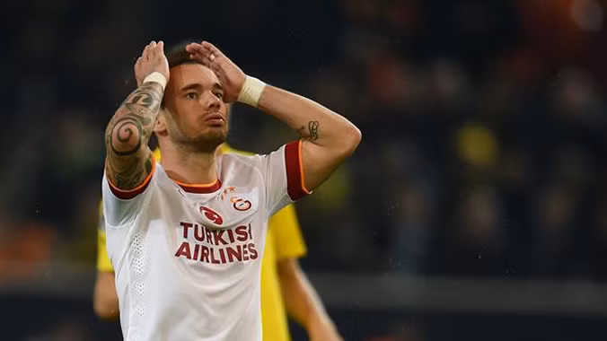 Sneijder đang khoác áo Galatasaray của Thổ Nhĩ Kỳ.