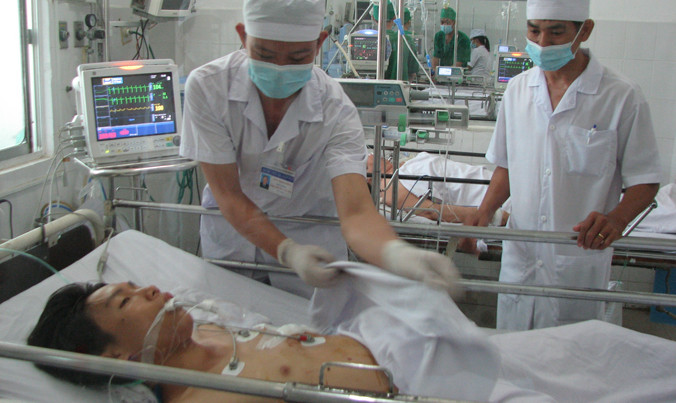 Anh Tiến đang nằm điều trị tại bệnh viện quân y 121.