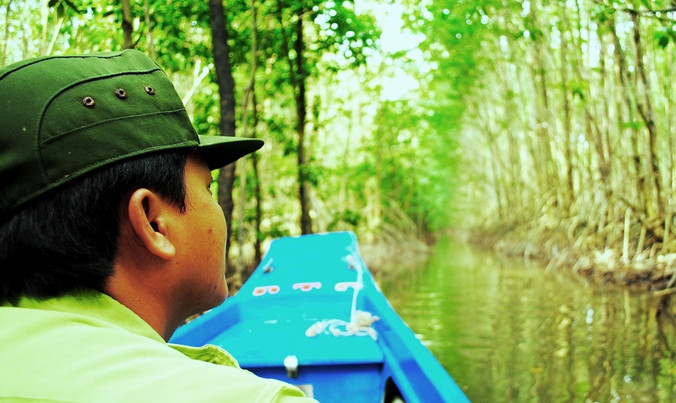 Kiểm lâm tuần tra.