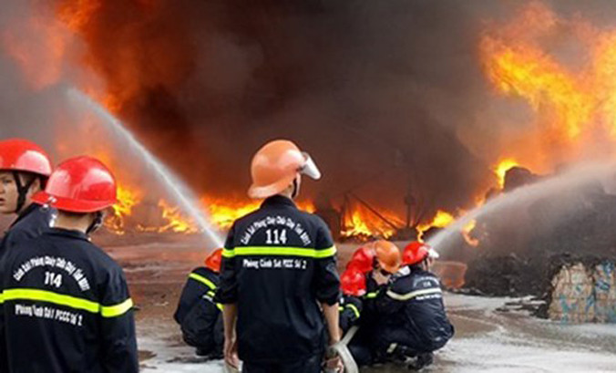 Cháy dữ dội tại cơ sở bao bì ở Vũng Tàu.