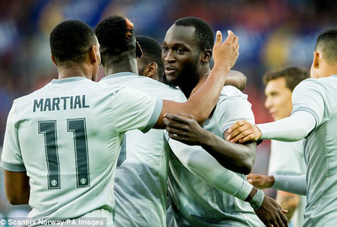 Lukaku tiếp tục 'nổ súng', M.U thắng dễ CLB vô danh