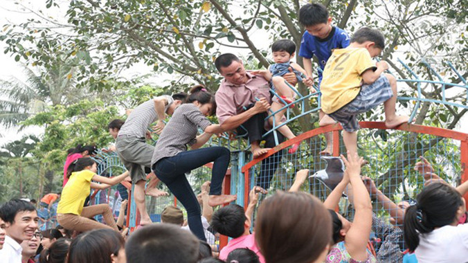 Nhạc chế cực hài hước về vụ công viên nước Hồ Tây