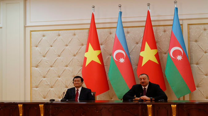 Chủ tịch nước Trương Tấn Sang và Tổng thống A-déc-bai-gian gặp gỡ báo chí sau Hội đàm. Ảnh: Nguyễn Tuấn.