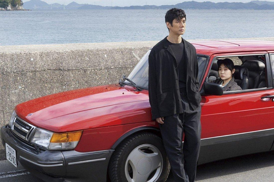 Hidetoshi Nishijima (trái) và Toko Miura trong "Drive My Car".