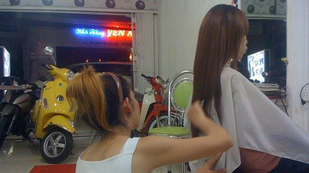 Nhiều nữ sinh chọn nghề cho thuê cơ thể.