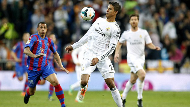 Varane quyết định gia hạn với Real Madrid