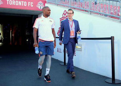 Defoe và trợ lí cá nhân 24/24h.