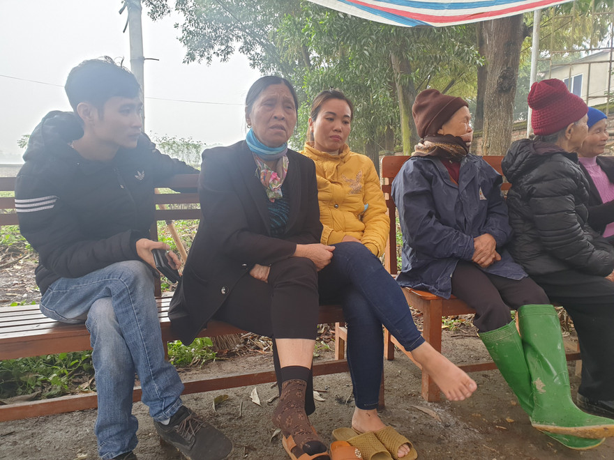 Vì sao người dân tiếp tục chặn xe vào bãi rác Nam Sơn?