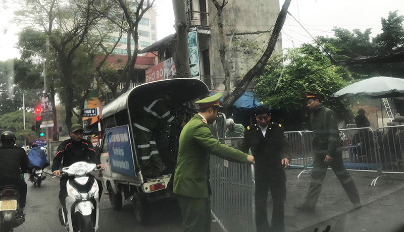 Quây rào, chuẩn bị cưỡng chế sai phạm ở Công viên Tuổi trẻ