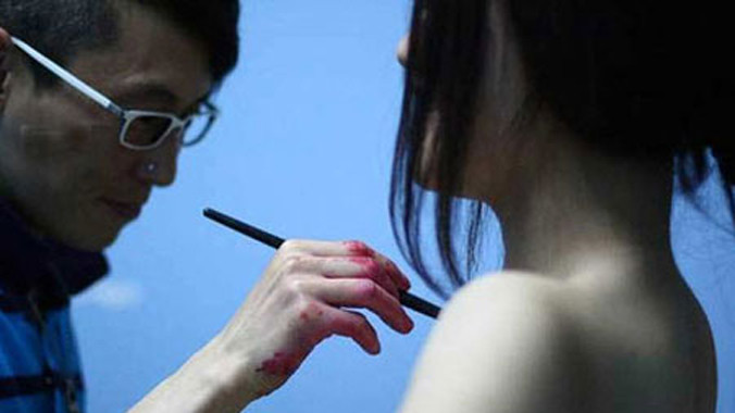 Vẽ mẫu body-painting ở Trung Quốc.
