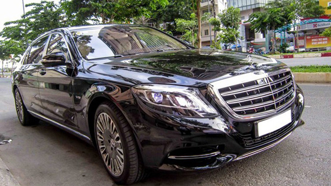 Được coi là một dòng xe siêu sang, có giá gần 10 tỷ đồng. Mới đây, một chiếc Maybach S600 đã xuất hiện trên đường phố Sài Gòn.