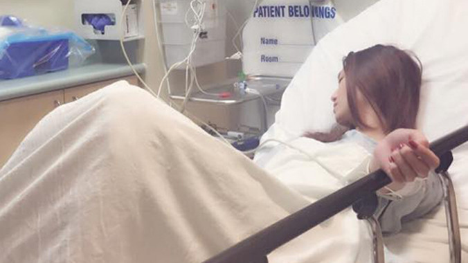 Khánh My nhập viện ở Mỹ vì bị nghi viêm ruột thừa.
