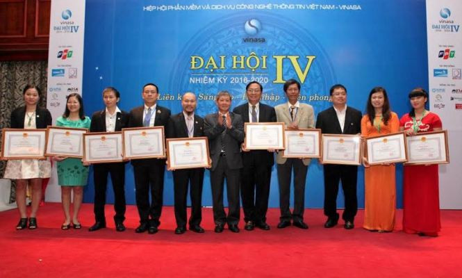 Các cá nhân nhận bằng khen của Bộ trưởng Bộ Thông tin và Truyền thông.