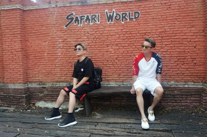 Hình ảnh Đàm Vĩnh Hưng và Vũ Hà ở Thái Lan.