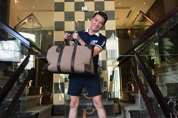 Hết tiền, Đàm Vĩnh Hưng rao bán hàng loạt túi hàng hiệu?