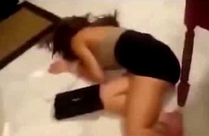  Hòa dẫn bạn gái về phòng trọ rồi giở trò đồi bại. (Ảnh minh họa)