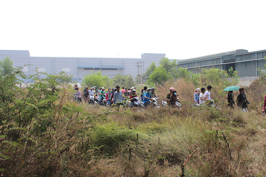 Nam công nhân chết trong tư thế treo cổ sau khi lĩnh thưởng Tết