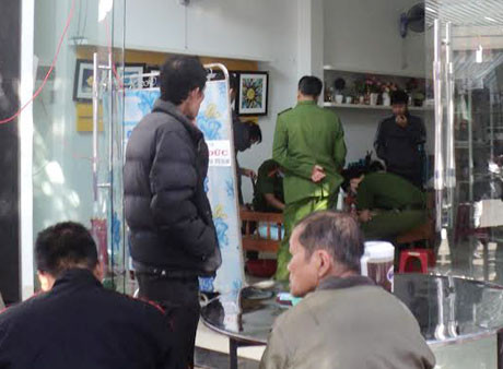 Công an khám nghiệm hiện trường