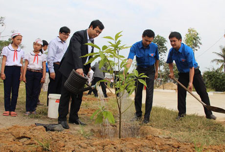 Trồng 100 cây xanh đầu xuân