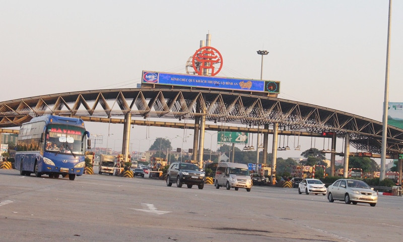 Trạm BOT Pháp Vân - Cầu Giẽ vẫn hoạt động thu phí bình thường trong sáng 10/6. Ảnh: A.Trọng