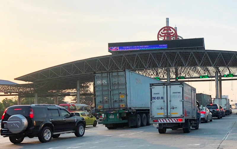 Trạm BOT Pháp Vân - Cầu Giẽ tắc kéo dài trước giờ 'bị dừng' thu phí