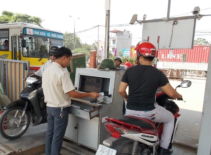 Làm rõ phí trông xe tại bến Nước Ngầm