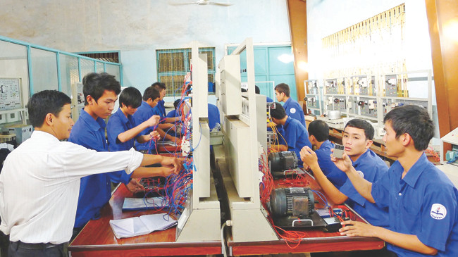 Dạy nghề cho lao động sát với nhu cầu thị trường đang là vấn đề lớn của ngành giáo dục và đào tạo Việt Nam. Ảnh: Như Ý