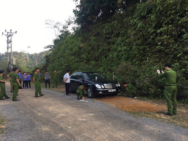 Cảnh sát khám nghiệm hiện trường vụ việc. Ảnh: Dân Trí.