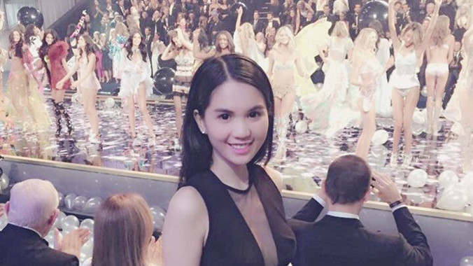 Người mẫu 9X tươi tắn và rạng rỡ khi ghi lại những hình ảnh đáng nhớ.