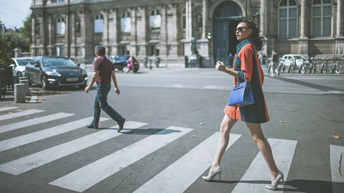 Hồng Quế trông ra sao khi ở Paris?