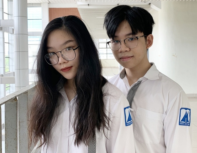 Chị em sinh đôi là học sinh giỏi quốc gia, cùng giành học bổng Mỹ