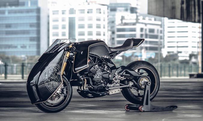 Siêu phẩm xế độ mang tên Ballistic Trident do Rough Crafts thực hiện.