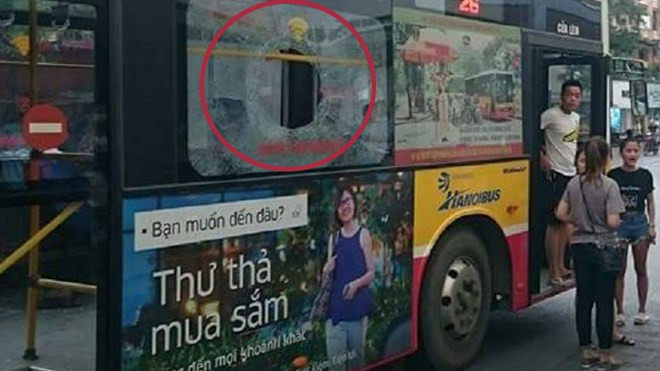 Xác định thanh niên ném gạch chảy máu đầu khách đi xe buýt