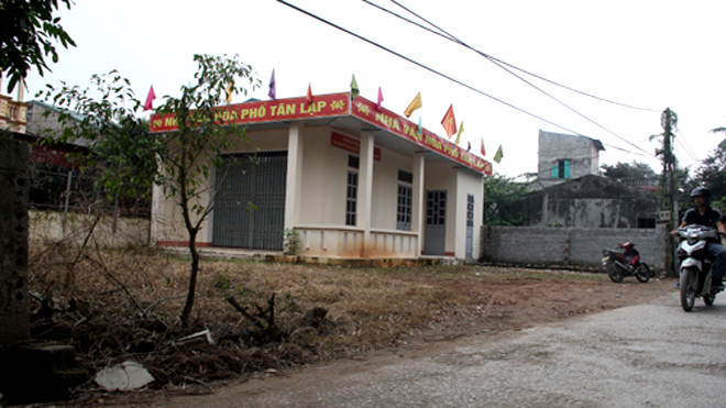 Khu vực ông Quế nhặt được chiếc điện thoại của chị Bích thường xuyên có người qua lại nên ông Quế nghi ngờ có ai đó mới ném đem vật chứng này ở đây. Ảnh: Lê Hoàng