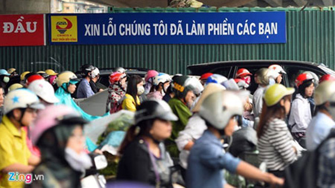 Hà Nội lo ngại ùn tắc giao thông vào dịp cuối năm vì 44 công trình đang thi công trên toàn thành phố. Ảnh: Hoàng Hà