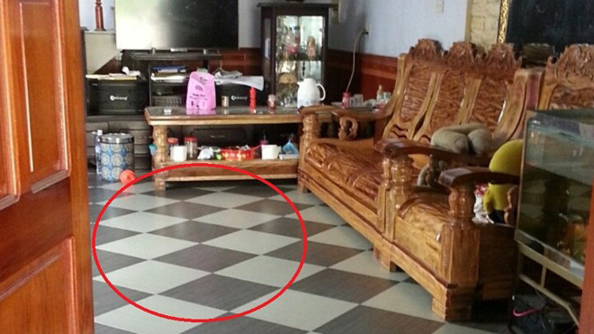 Nơi quả lựu đạn phát nổ khi cháu Thành và cháu Linh đang ngồi chơi.